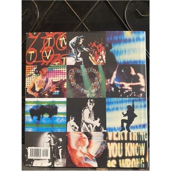 U2 SHOW By Diana Scrimgeour coffee table picture book - Picture 2 of 2